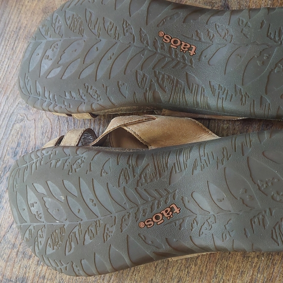 Taos Footwear Tan Slippers - Picture 2 of 4